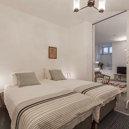 Renovated Apart With Private Courtyard, By Timecooler Лиссабон Экстерьер фото